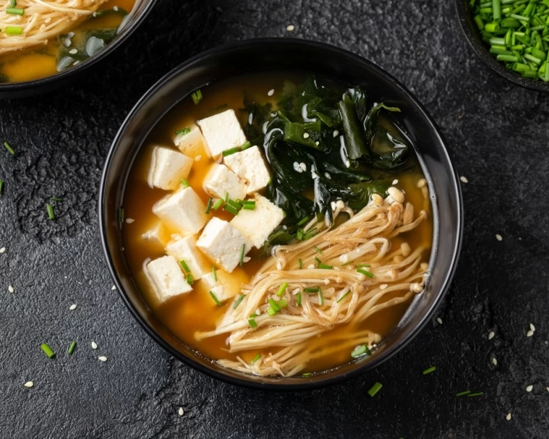 Canh rong biển quen thuộc của người Hàn là món ăn giảm cân tuyệt vời.
